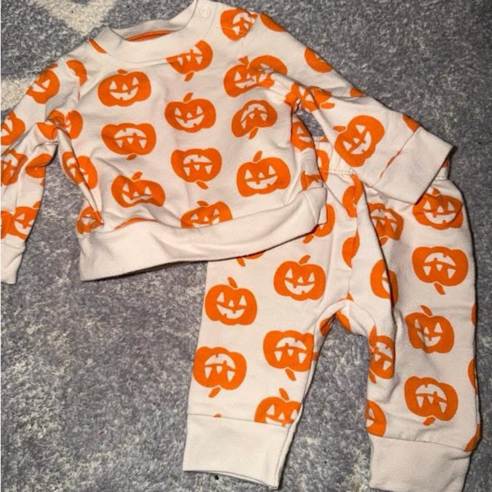 Newborn Pumpkin Print Baby Outfit